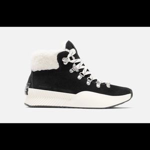 New in box Sorel out & about conquest boot III